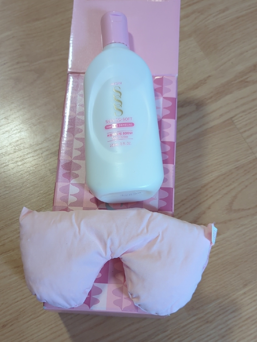 Avon Pink & White Moisture Body Lotion with Pink Eye Mask